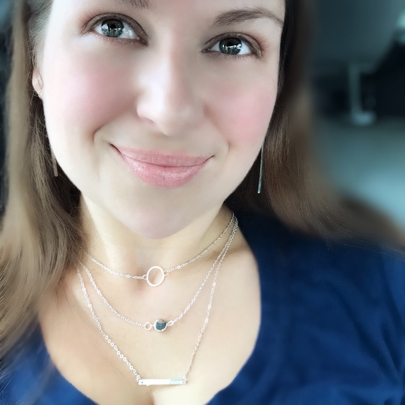 NEW!💙💎💛GOLDEN! MODERN LAYER BAR NECKLACE!💛💎💙 - Picture 3 of 8